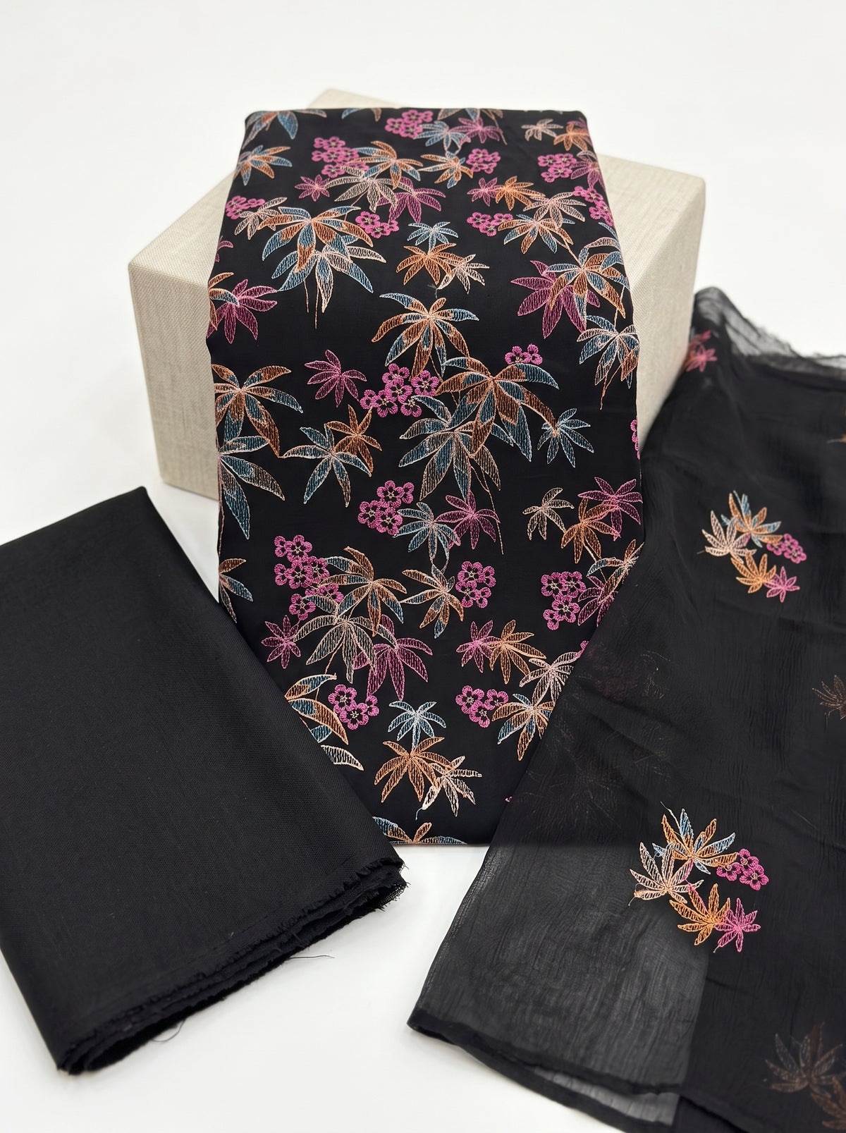 Palm Leaves Black Karandi