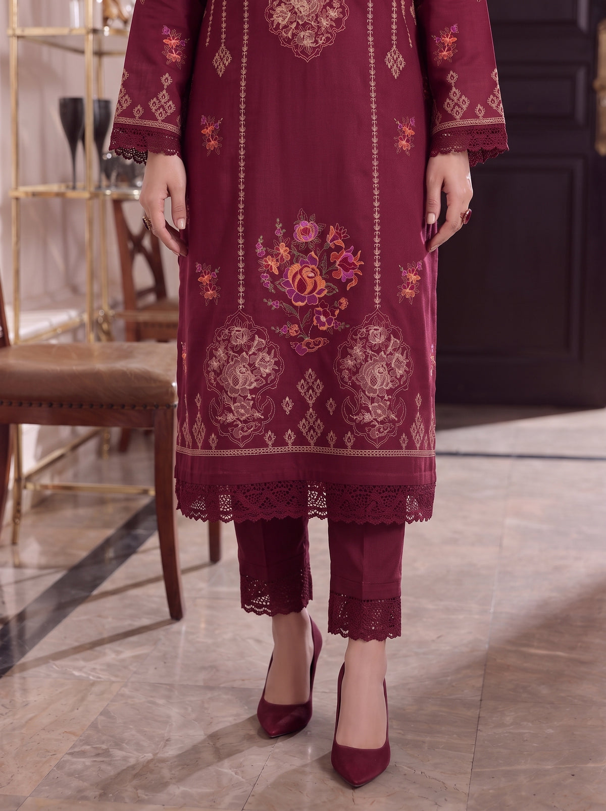 Berry Neck Border Floral Karandi