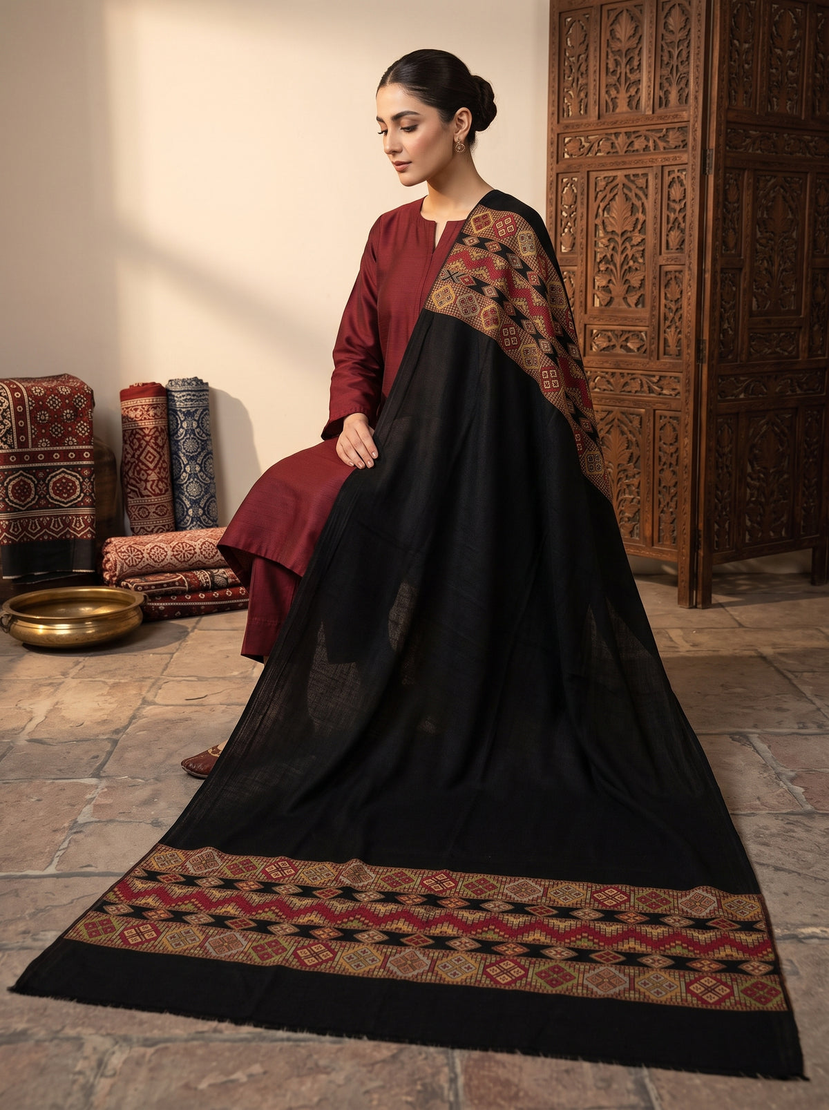 Geometric Black Kaani Wool Shawl
